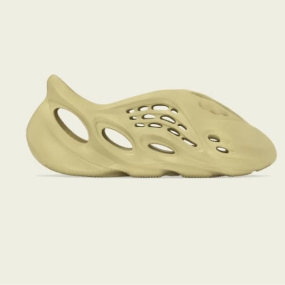 Yeezy Foam Runner Sulfur - Picture 6 of 10